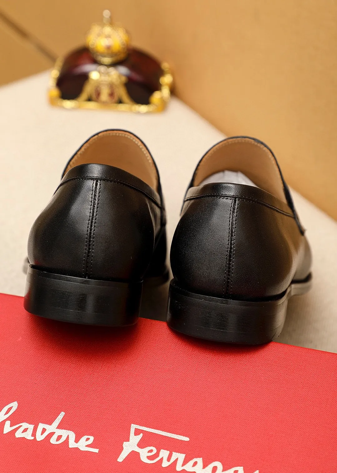 Men's shoes 💰480 💐 Product trademark: Ferragamo "Ferragamo" casual leather shoes Regular size: 38-44 (45.46🉑️customized) Product materials: Selected imported first-layer cowhide upper + luxury hardware buckle, imported water-dyed cowhide leather lining. Strong three-dimensional visual effect, original rubber outsole Color: 1⃣️color optional